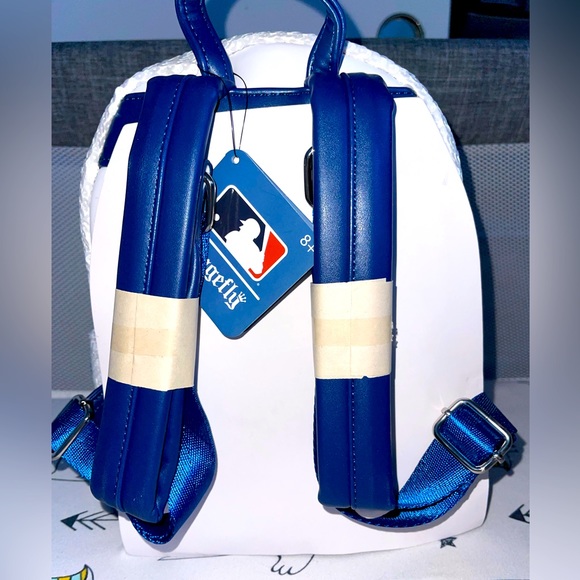 Loungefly X MLB exclusive sequins backpack - Picture 3 of 3